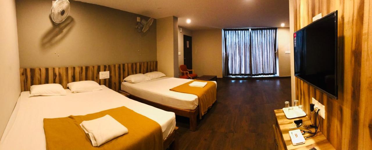 Sharada Residency Hotel Somvārpet Kültér fotó
