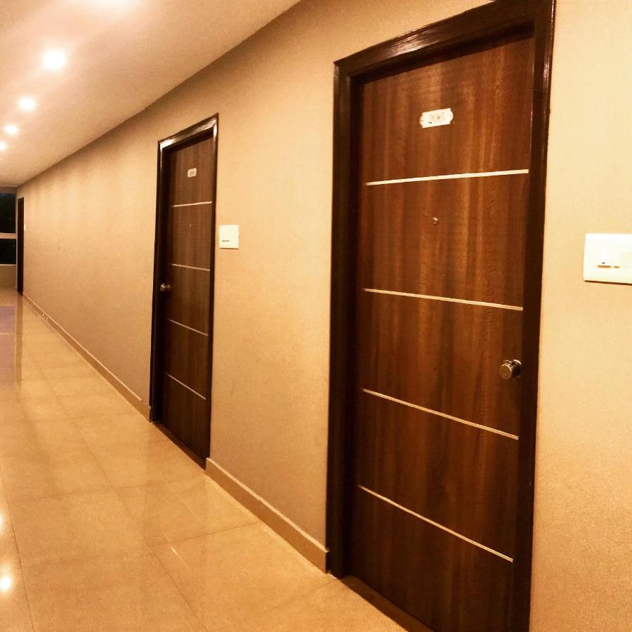 Sharada Residency Hotel Somvārpet Kültér fotó