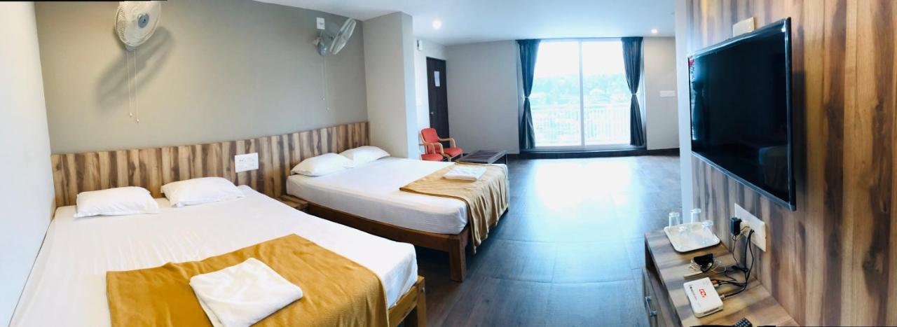 Sharada Residency Hotel Somvārpet Kültér fotó