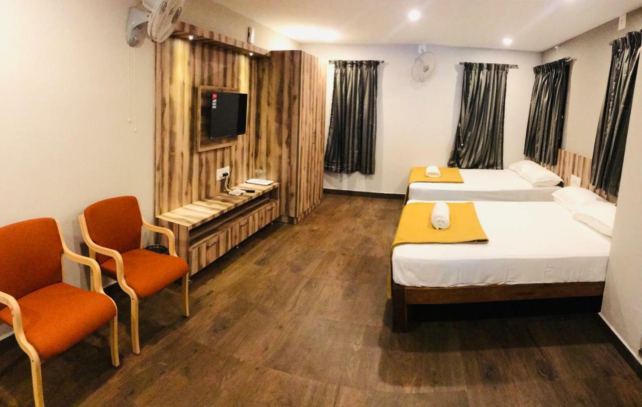 Sharada Residency Hotel Somvārpet Kültér fotó