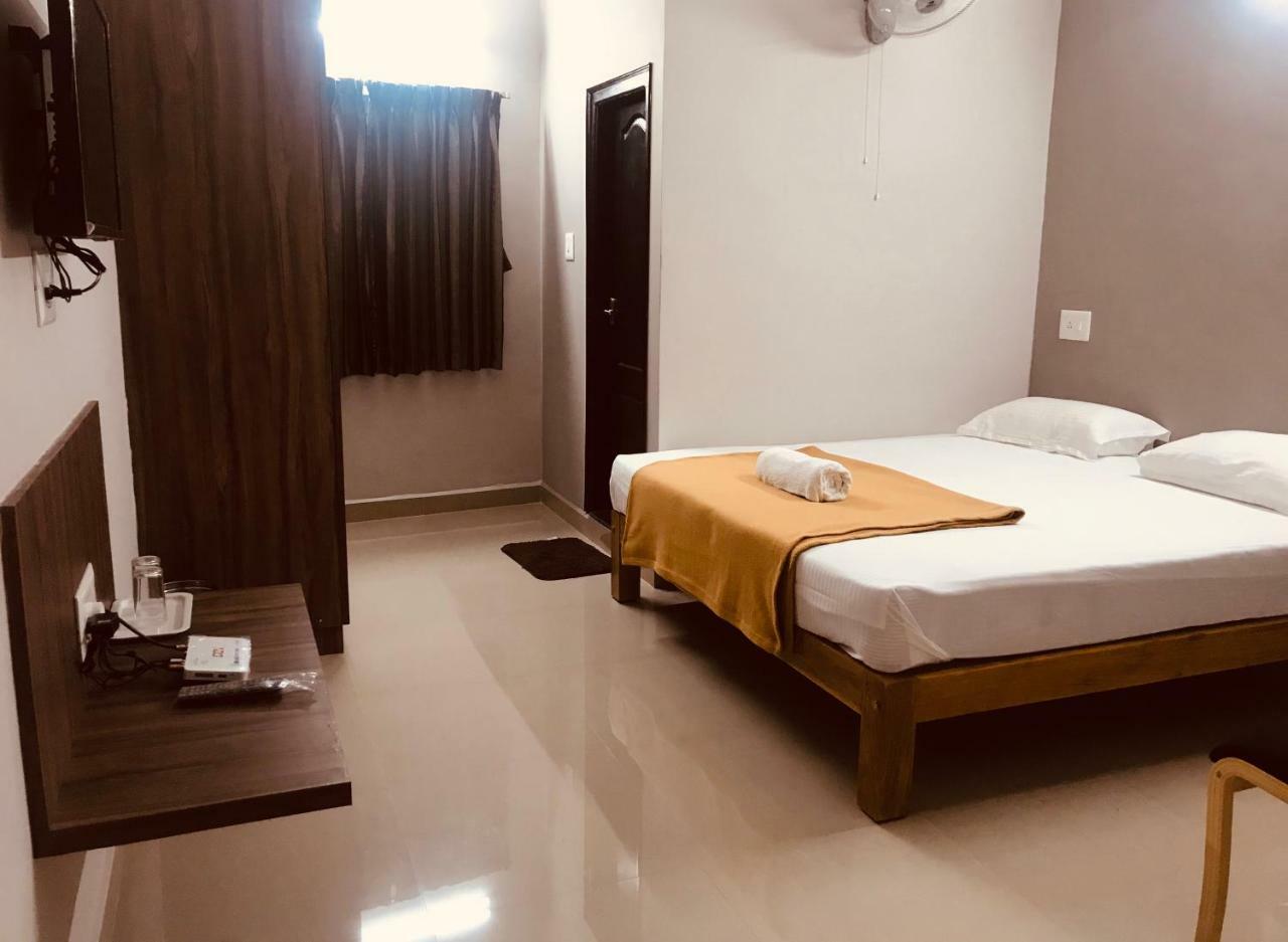 Sharada Residency Hotel Somvārpet Kültér fotó