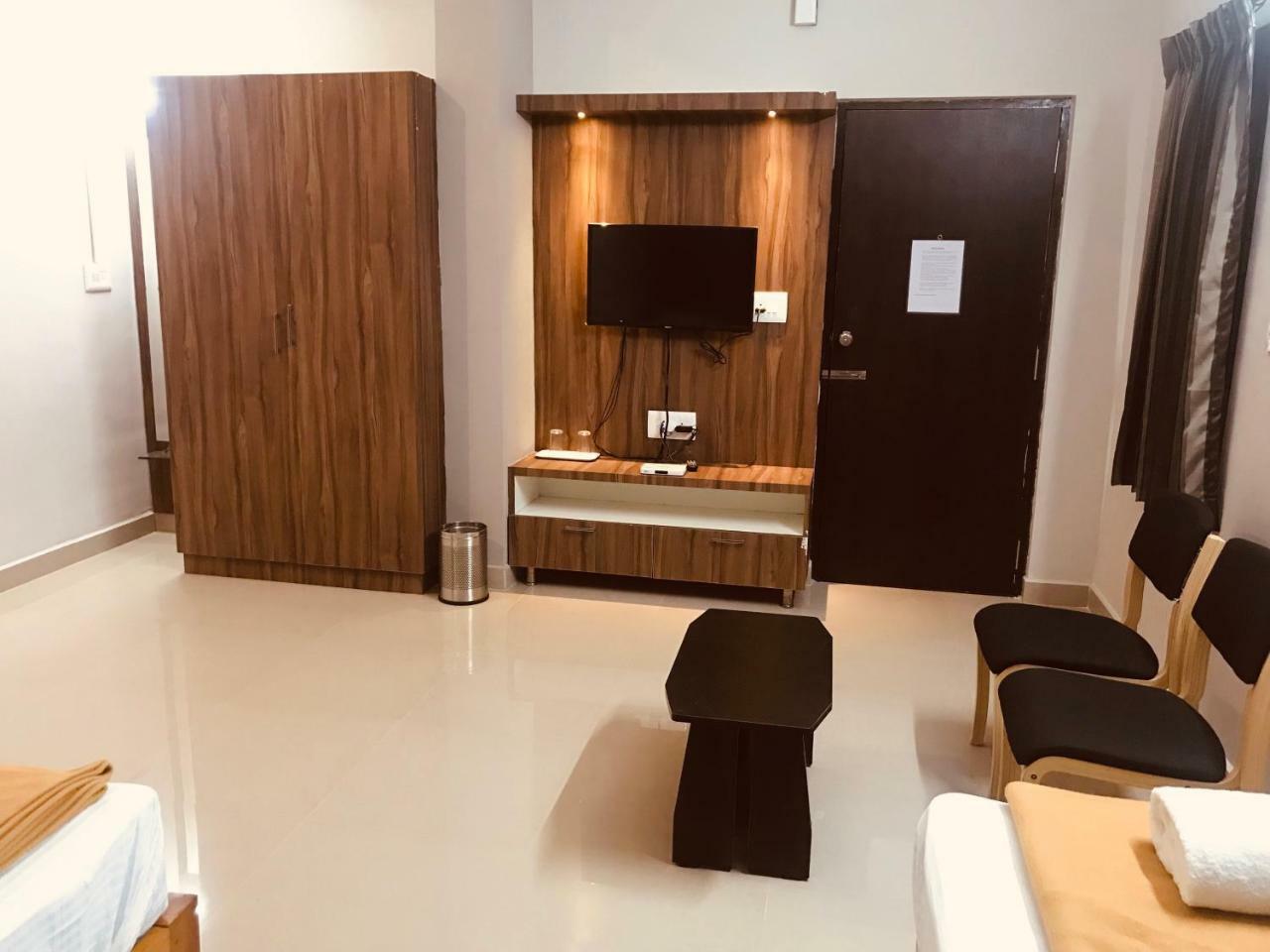 Sharada Residency Hotel Somvārpet Kültér fotó