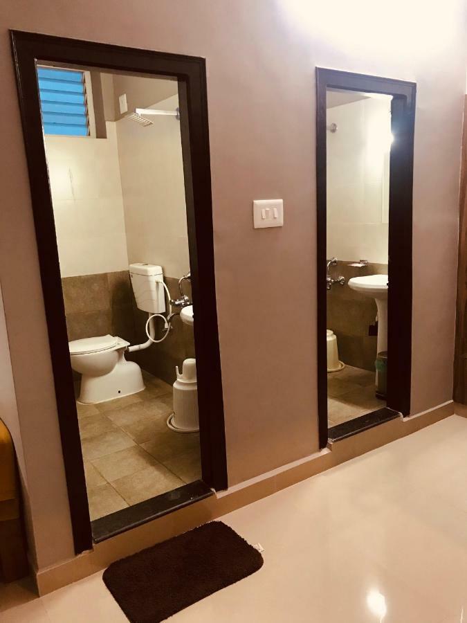 Sharada Residency Hotel Somvārpet Kültér fotó