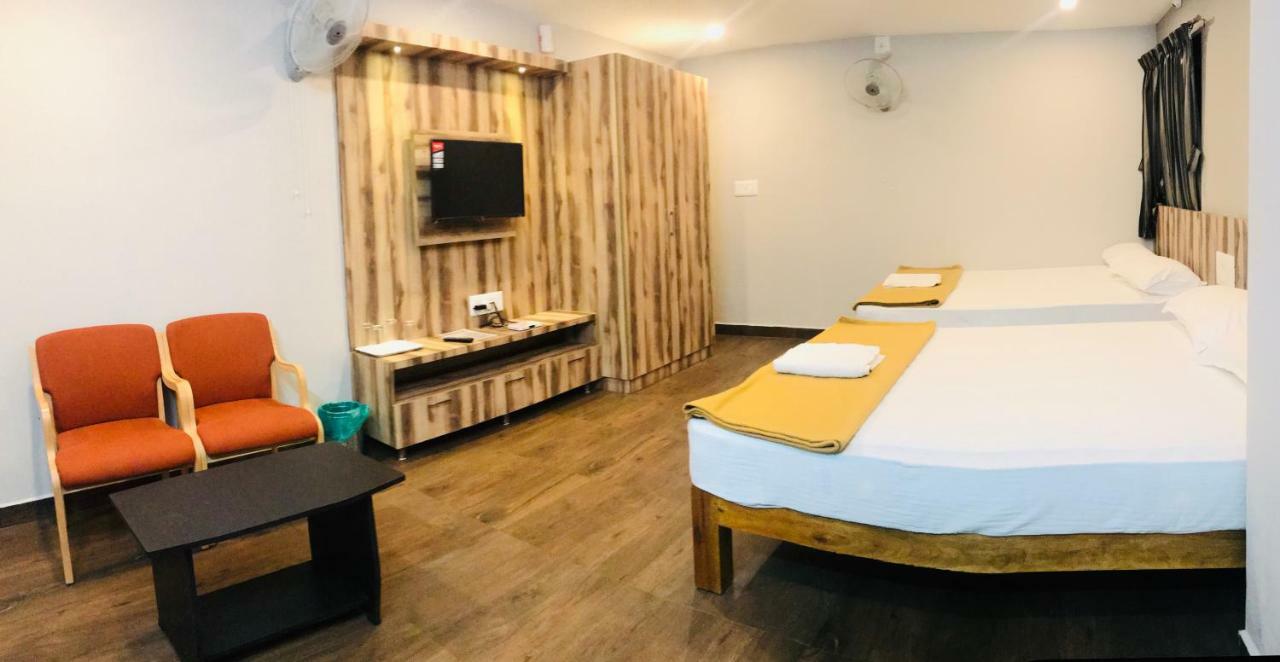 Sharada Residency Hotel Somvārpet Kültér fotó