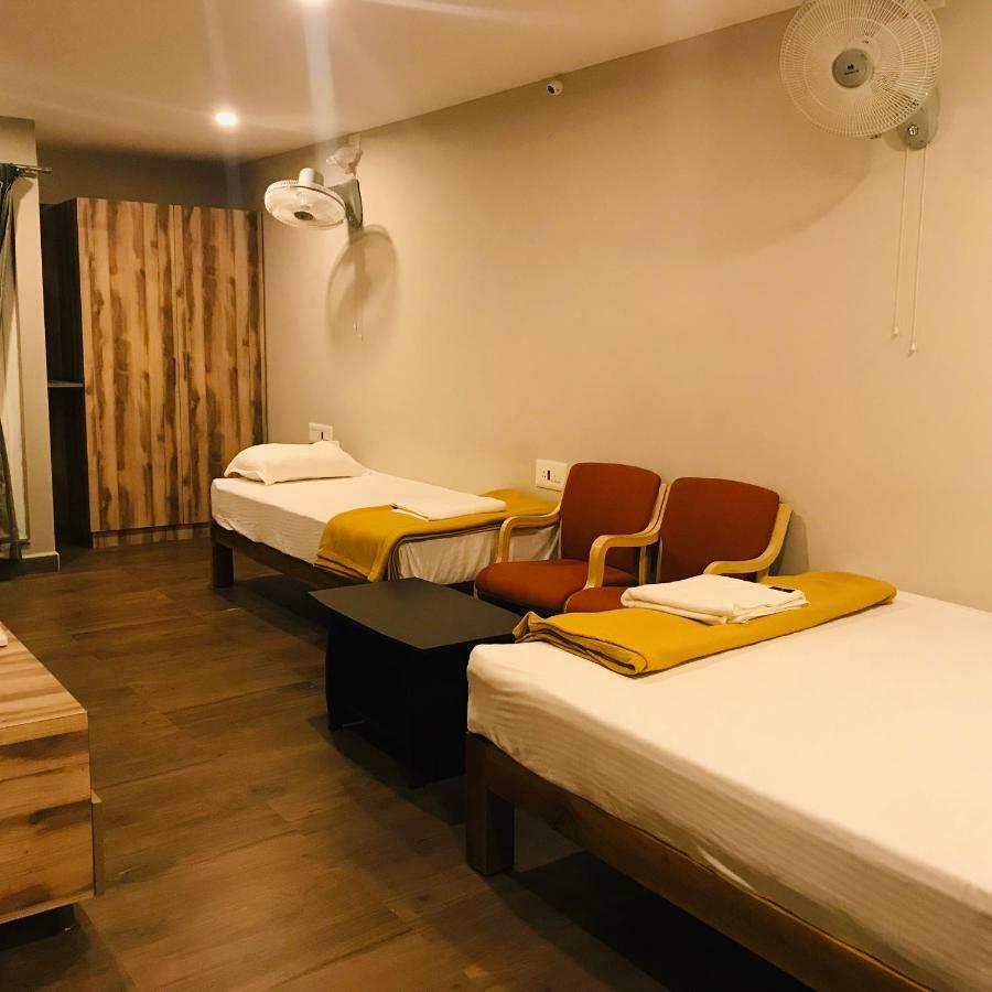 Sharada Residency Hotel Somvārpet Kültér fotó