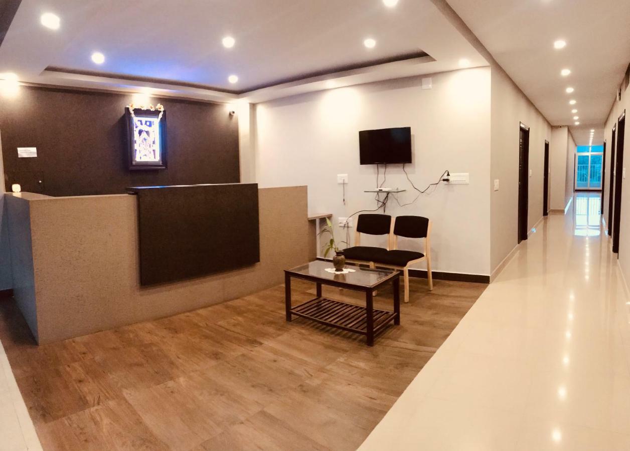 Sharada Residency Hotel Somvārpet Kültér fotó