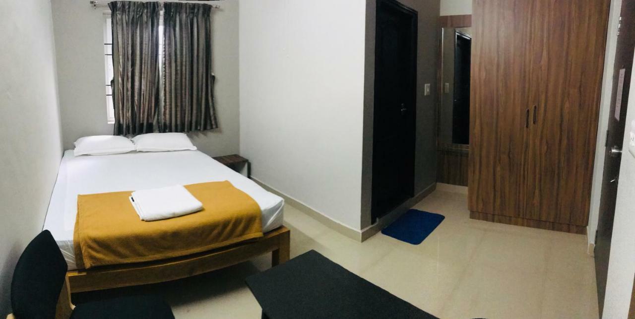 Sharada Residency Hotel Somvārpet Kültér fotó