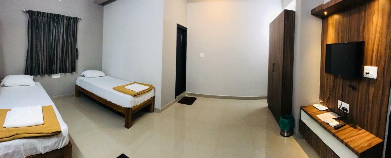 Sharada Residency Hotel Somvārpet Kültér fotó