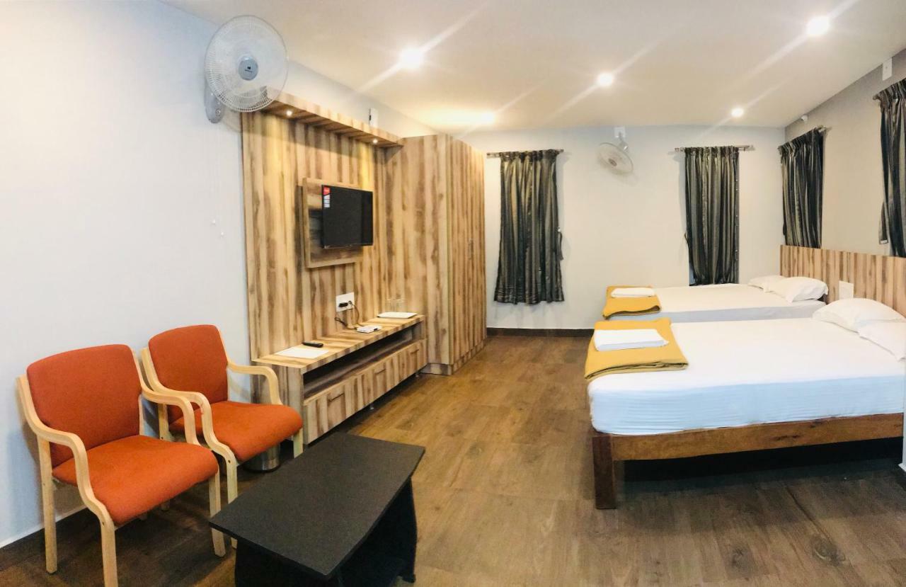 Sharada Residency Hotel Somvārpet Kültér fotó