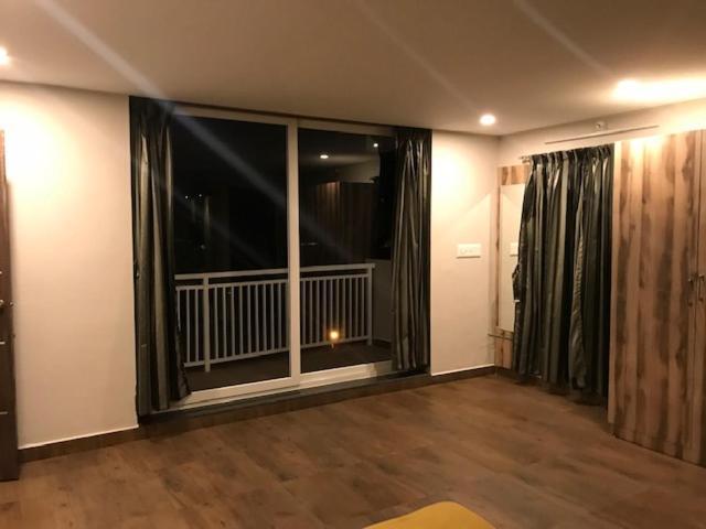 Sharada Residency Hotel Somvārpet Kültér fotó